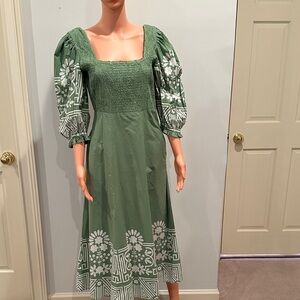 Elegant Green Long Sleeve Dress with Floral Design